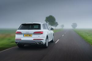 Audi Q7 55 TFSI e Quattro S-Line 2020 года  (UK)
